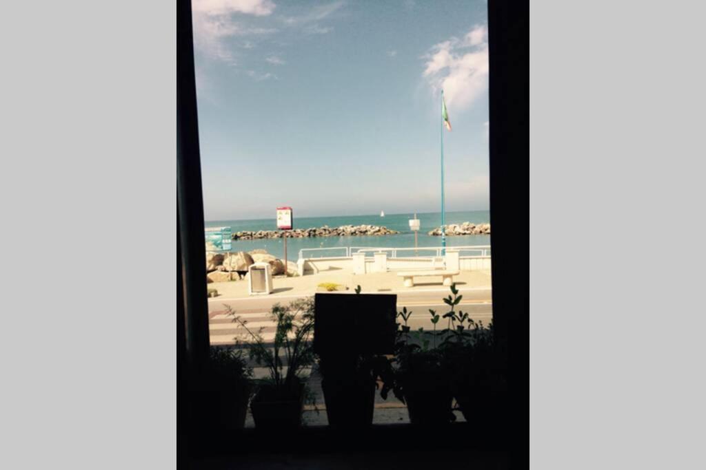 Apartamento Bilocale Fronte Mare Marina Di Pisa Exterior foto